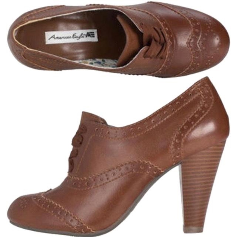 American Eagle heeled Oxfords